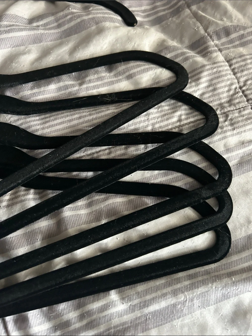 Joy Mangano 10 Black Velvet Slim Nonslip Hangers with Gold Hooks NEW UNUSED